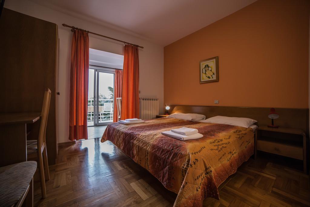 Pansion Valbruna Rovinj Room photo