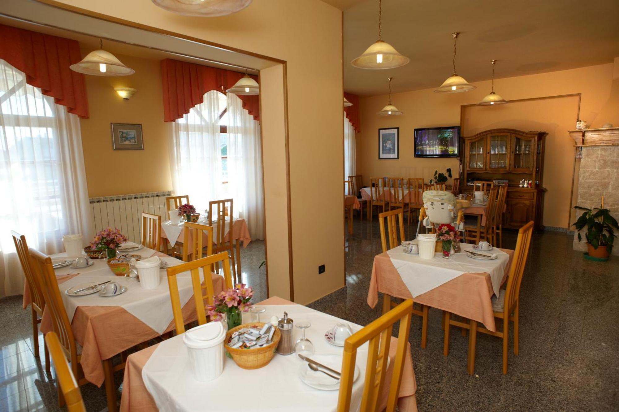 Pansion Valbruna Rovinj Exterior photo