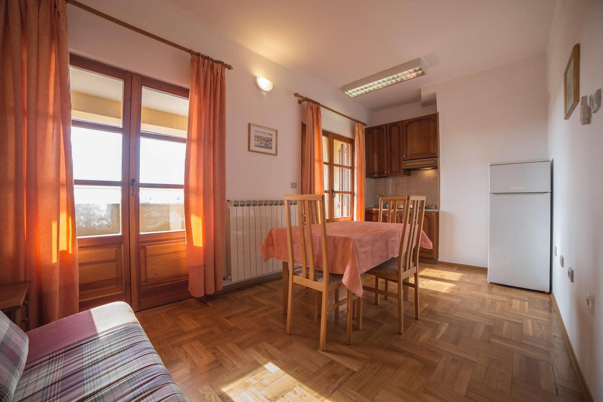 Pansion Valbruna Rovinj Exterior photo