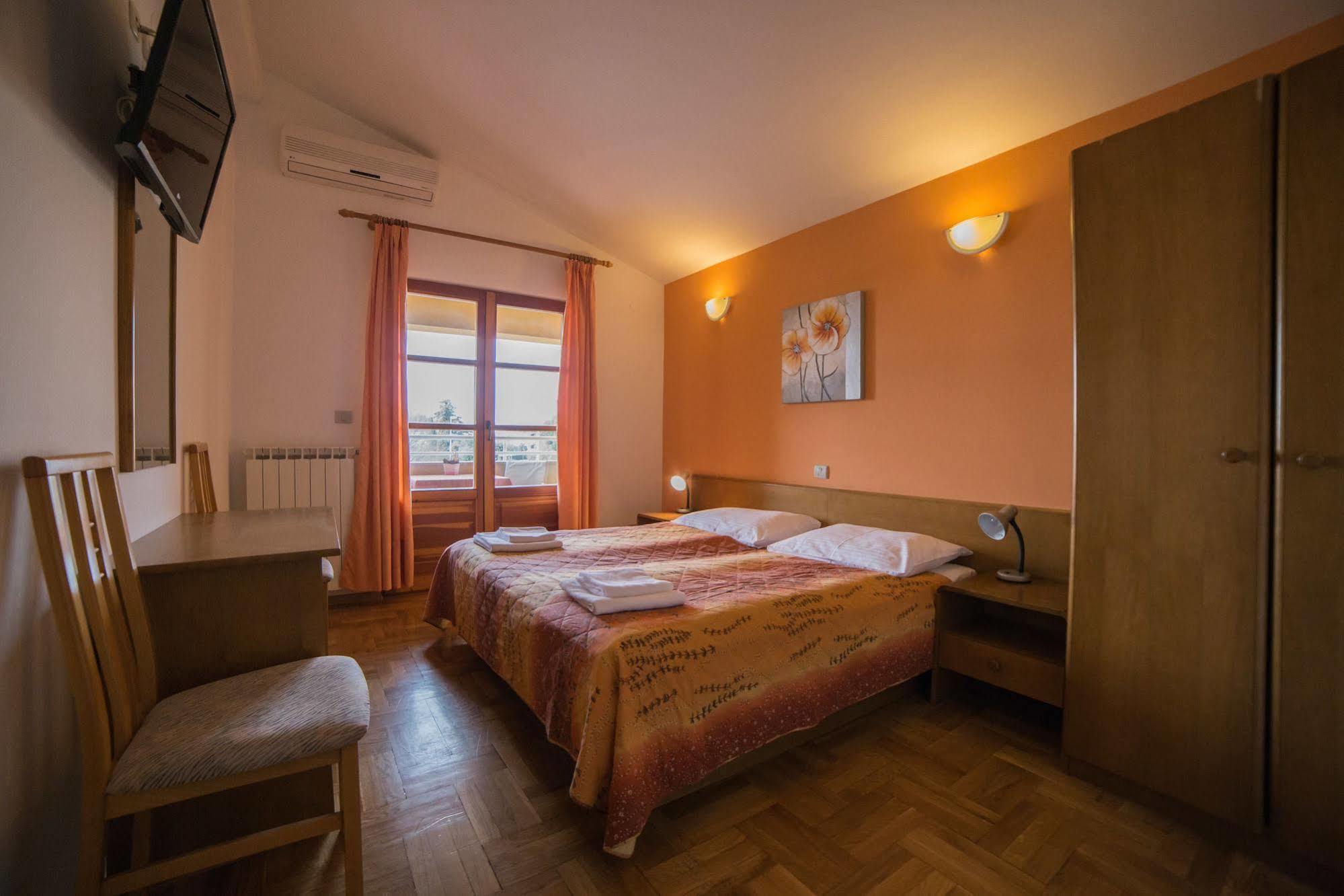 Pansion Valbruna Rovinj Exterior photo