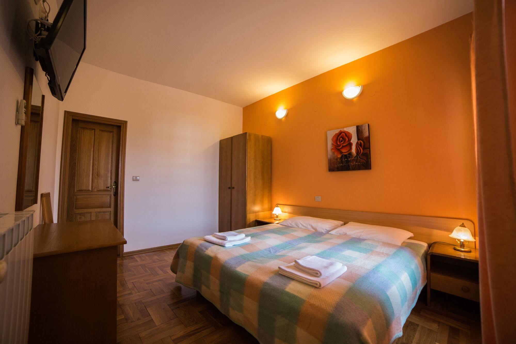 Pansion Valbruna Rovinj Exterior photo
