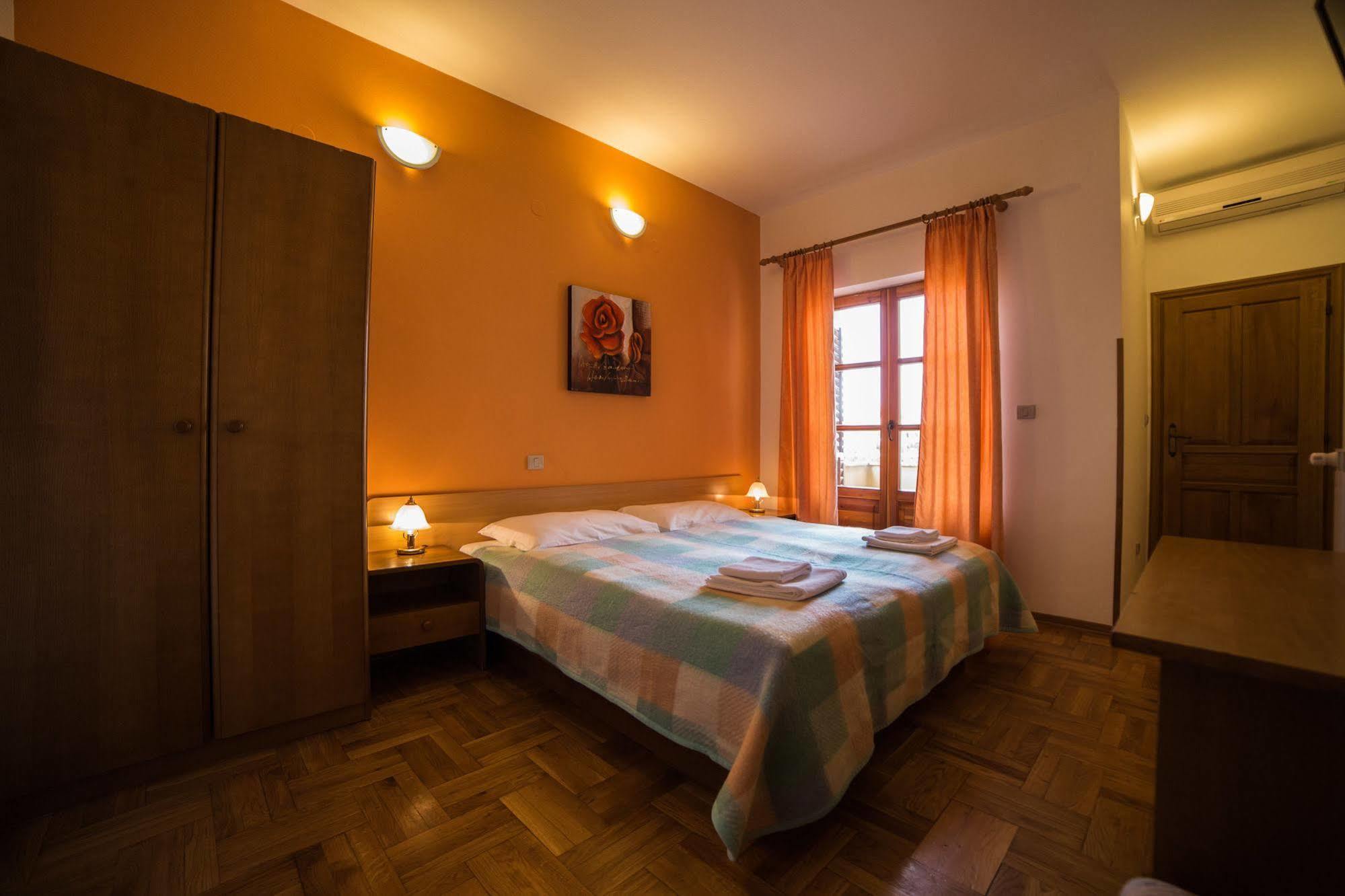 Pansion Valbruna Rovinj Exterior photo
