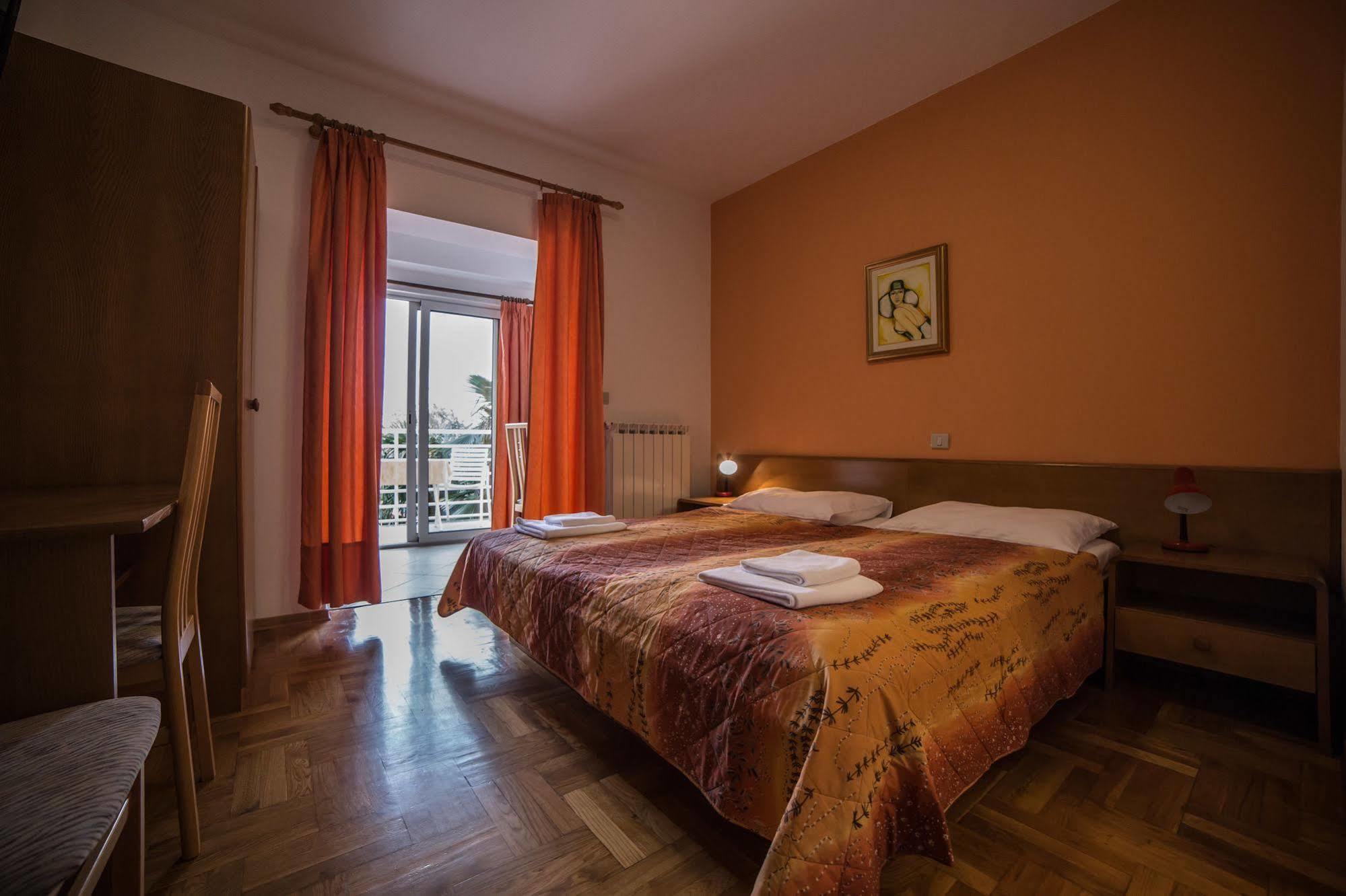 Pansion Valbruna Rovinj Exterior photo